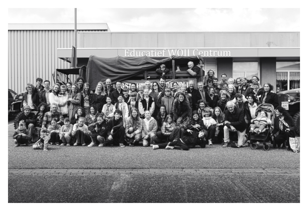 Groepsfoto Familie Boon 2025, Zwart Wit
